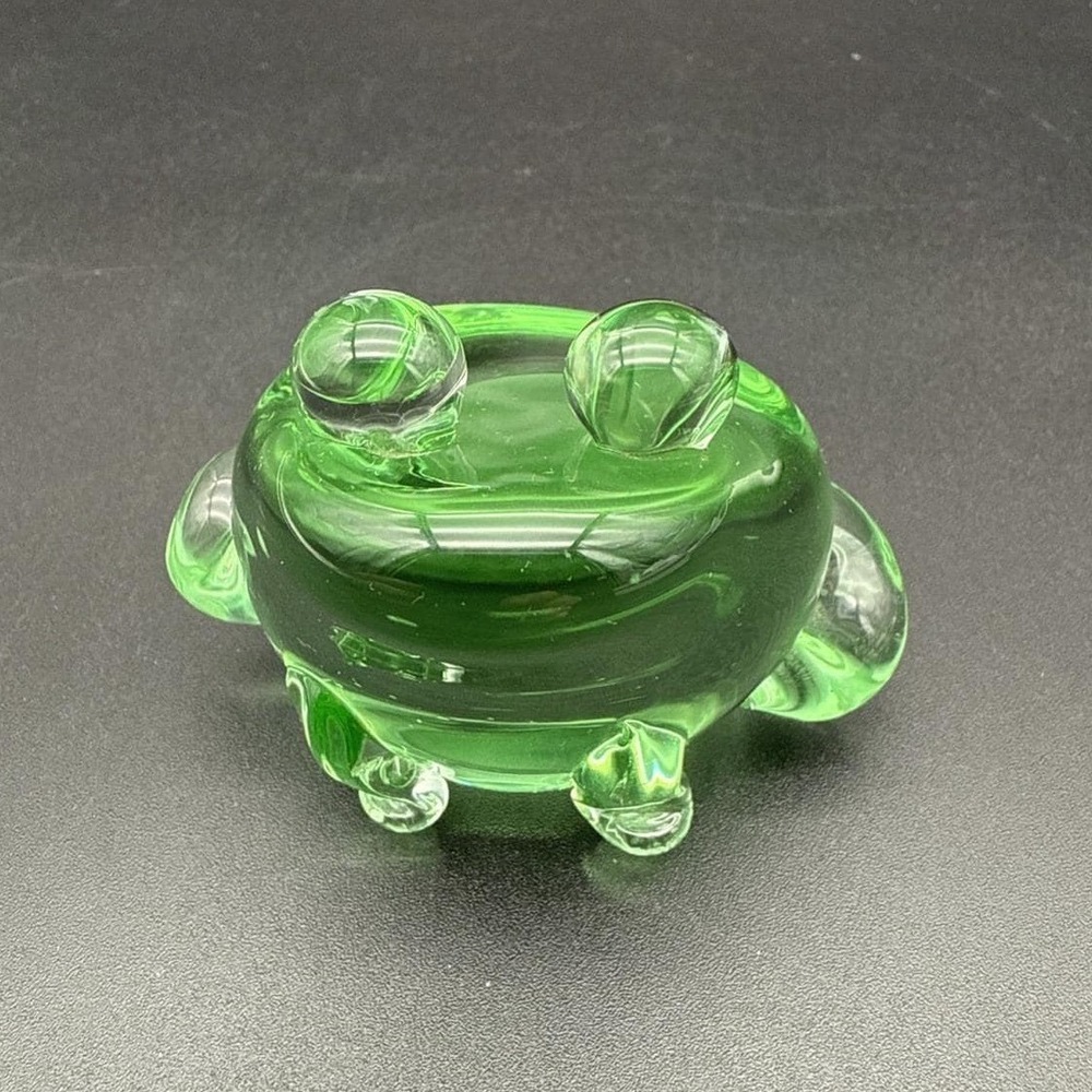 Vintage Crowning Touch Green Glass Frog Paperweight - Picture 3 of 9
